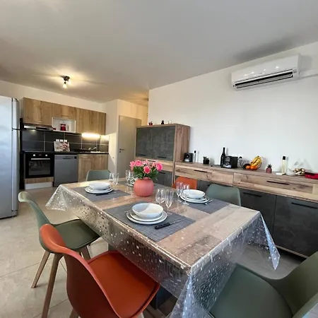 Apartment Naia Lab